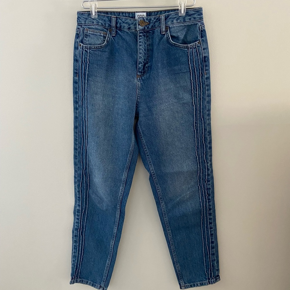 BDG Pin-tuck Mom Jeans